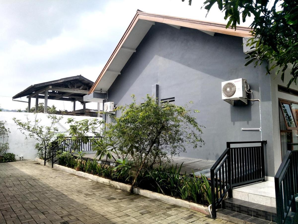 Oyo 569 Cigadung Guest House Syariah Bandung Zewnętrze zdjęcie